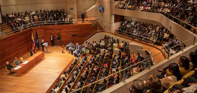 En total 181 personas, recibieron su diploma y formalmente son profesionales. 